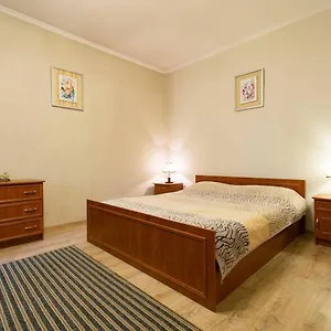 Nadezhda On Nauryzbay Batyra 37/1 阿拉木图